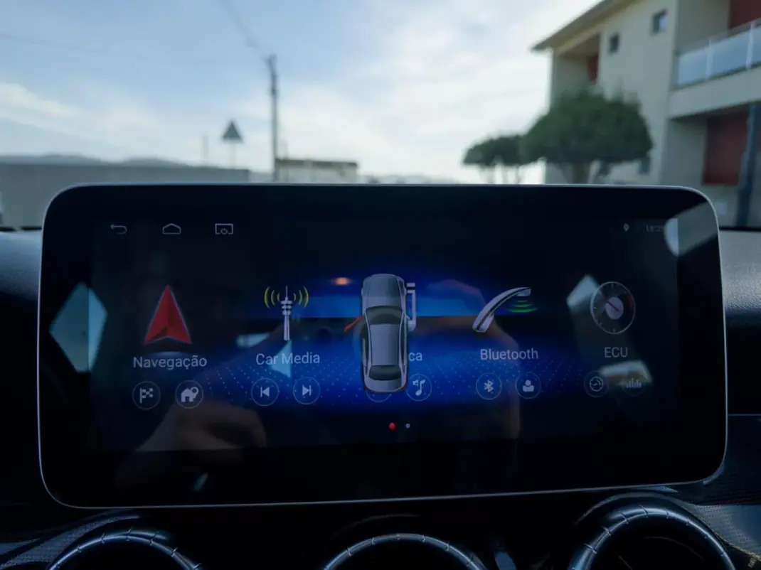 Mercedes-Benz CLA 180 2014 - 16990 EUR, 145000 km - AUTO.MOTO.pt - 145000km - foto 26 de 32