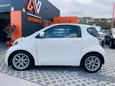 Toyota iQ 2010 - 11950 EUR, 145805 km - AUTO.MOTO.pt - 145805km - foto 4 de 12