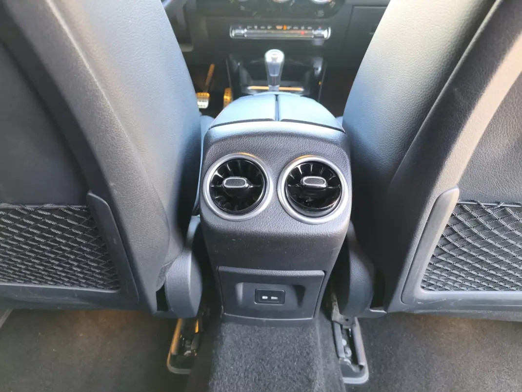 Mercedes-Benz A 180 2020 - 27500 EUR, 124000 km - AUTO.MOTO.pt - 124000km - foto 13 de 18