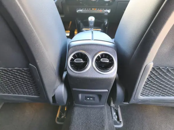 Mercedes-Benz A 180 2020 - 27500 EUR, 124000 km - AUTO.MOTO.pt - 124000km - foto 13 de 18