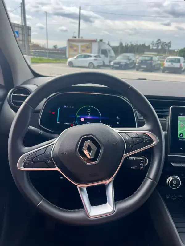 Renault Zoe 2021 - 20000 EUR, 29355 km - AUTO.MOTO.pt - 29355km - foto 9 de 21