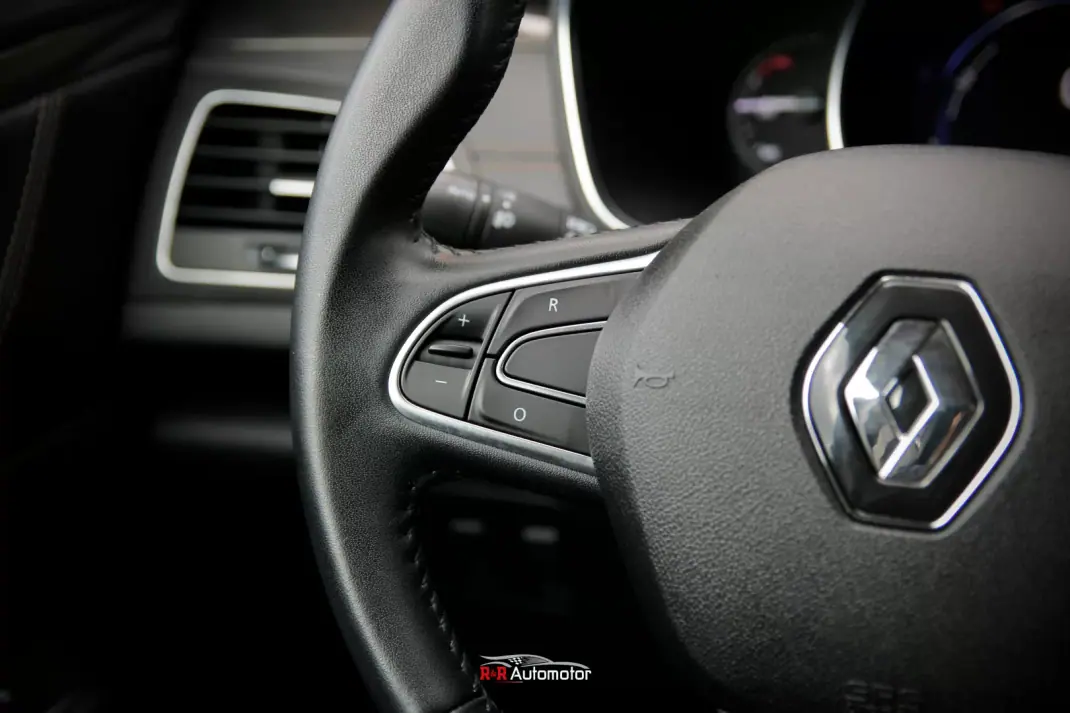 Renault Talisman Sport Tourer 2016 - 14750 EUR, 104000 km - AUTO.MOTO.pt - 104000km - foto 24 de 46