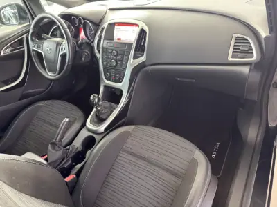 Opel Astra Sports Tourer 2014 - 7990 EUR, 189805 km - AUTO.MOTO.pt - 189805km - foto 5 de 21