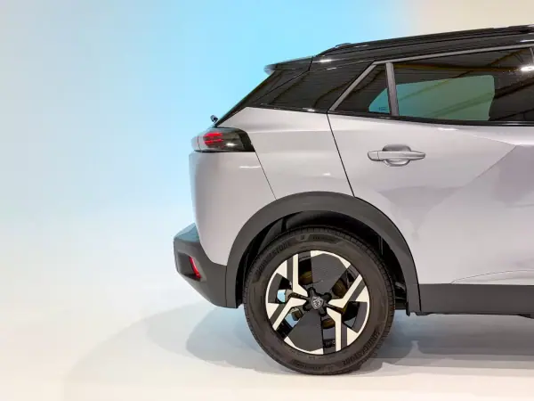 Peugeot e-2008 50 kWh GT 2025 Electric