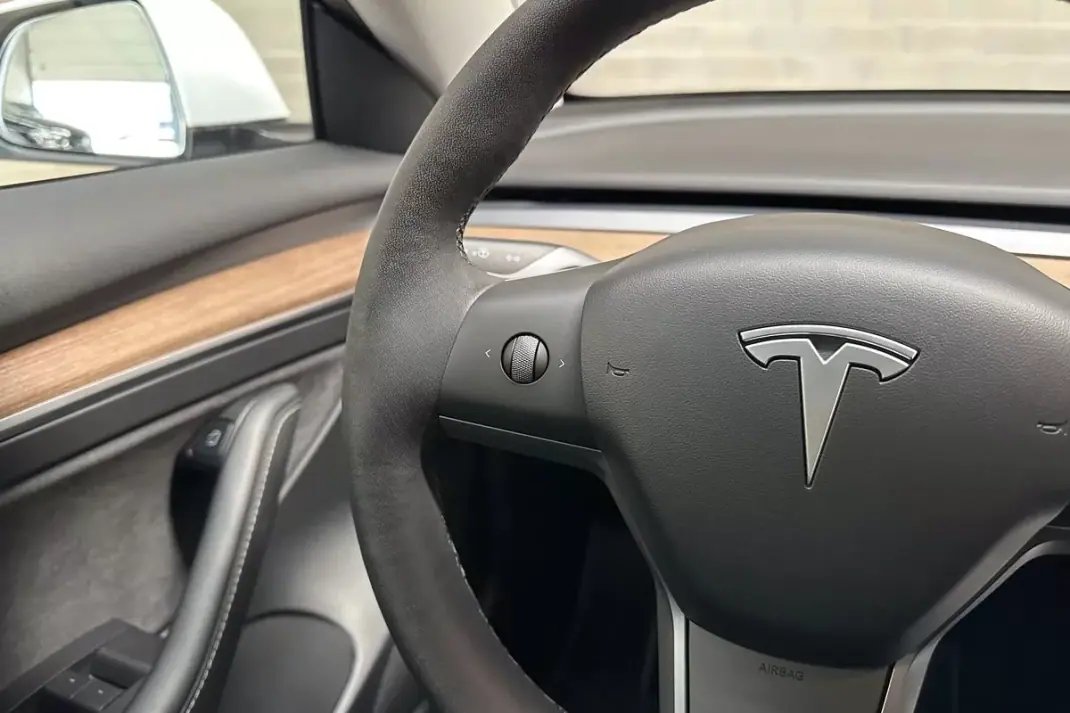 Tesla Model 3 2021 - 27450 EUR, 33801 km - AUTO.MOTO.pt - 33801km - foto 42 de 48