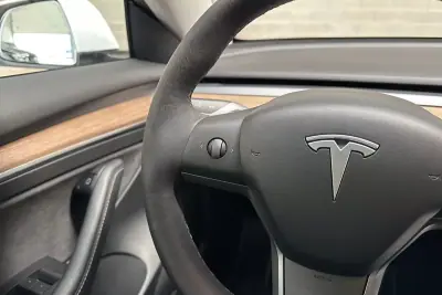 Tesla Model 3 2021 - 27450 EUR, 33801 km - AUTO.MOTO.pt - 33801km - foto 42 de 48