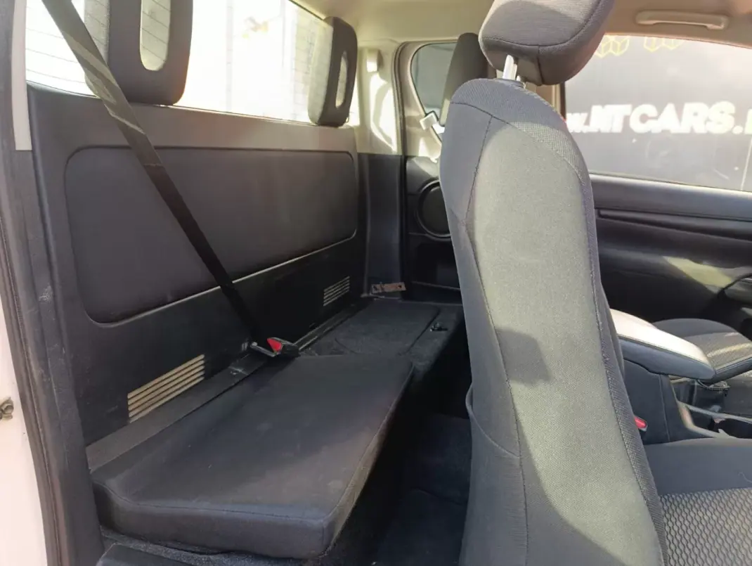 Toyota Hilux 2022 - 26900 EUR, 162378 km - 162378km - foto 14 de 14