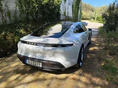 Porsche Taycan 2022 - 72000 EUR, 69000 km - AUTO.MOTO.pt - 69000km - foto 2 de 4