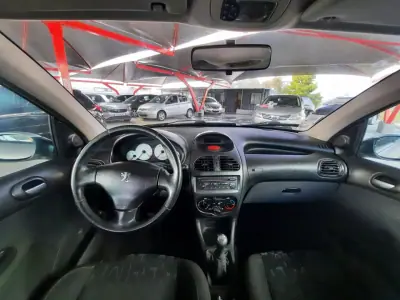 Peugeot 206 SW 2005 - 3950 EUR, 154425 km - AUTO.MOTO.pt - 154425km - foto 4 de 10