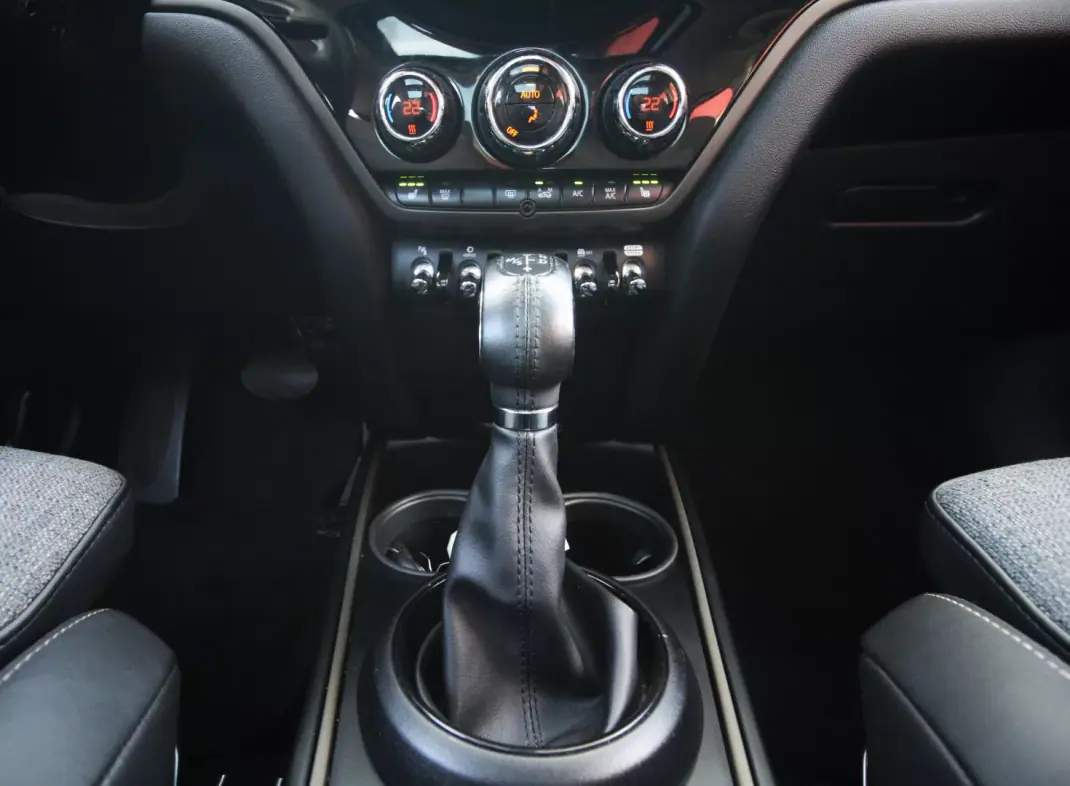MINI Countryman 2018 - 17990 EUR, 177000 km - 177000km - foto 19 de 31