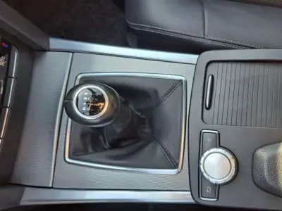 Mercedes-Benz E 220 2014 - 18900 EUR, 213445 km - AUTO.MOTO.pt - 213445km - foto 40 de 46