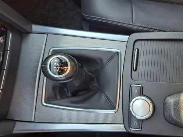 Mercedes-Benz E 220 2014 - 18900 EUR, 213445 km - AUTO.MOTO.pt - 213445km - foto 40 de 46