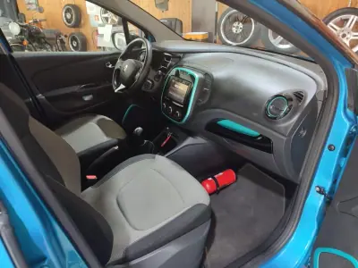 Renault Captur 2016 - 13800 EUR, 159000 km - AUTO.MOTO.pt - 159000km - foto 12 de 12