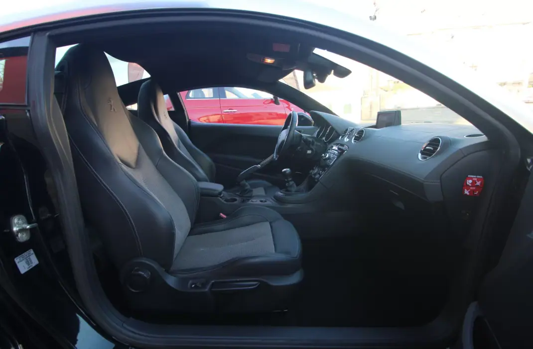 Peugeot RCZ 2012 - 12990 EUR, 189000 km - AUTO.MOTO.pt - 189000km - foto 19 de 25