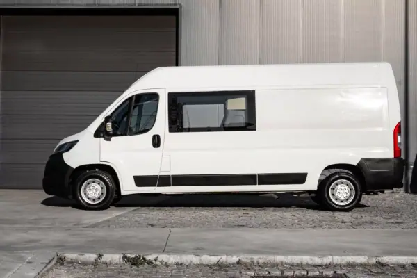 Peugeot Boxer 7 lugares 2019 - 19999 EUR, 172000 km - AUTO.MOTO.pt - 172000km - foto 4 de 28