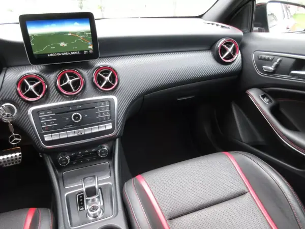Mercedes-Benz A 45 AMG 2017 - 38990 EUR, 110000 km - AUTO.MOTO.pt - 110000km - foto 39 de 56