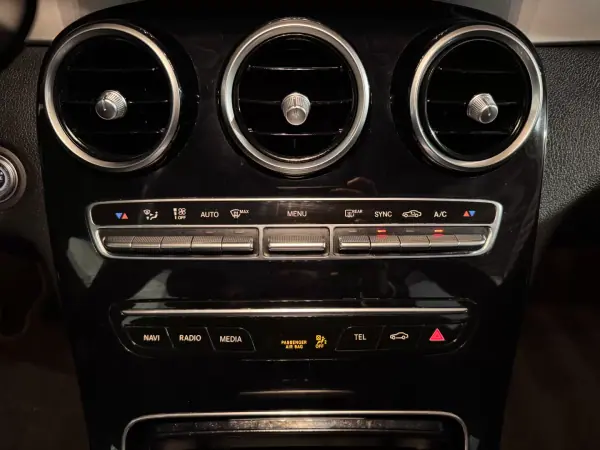 Mercedes-Benz C 180 2019 - 23000 EUR, 145879 km - AUTO.MOTO.pt - 145879km - foto 18 de 23