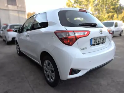 Toyota YARIS BIZZ (NLP 1.0 VVT-i 1.0) 2019 - 11000 EUR, 215000 km - AUTO.MOTO.pt - 215000km - foto 5 de 9