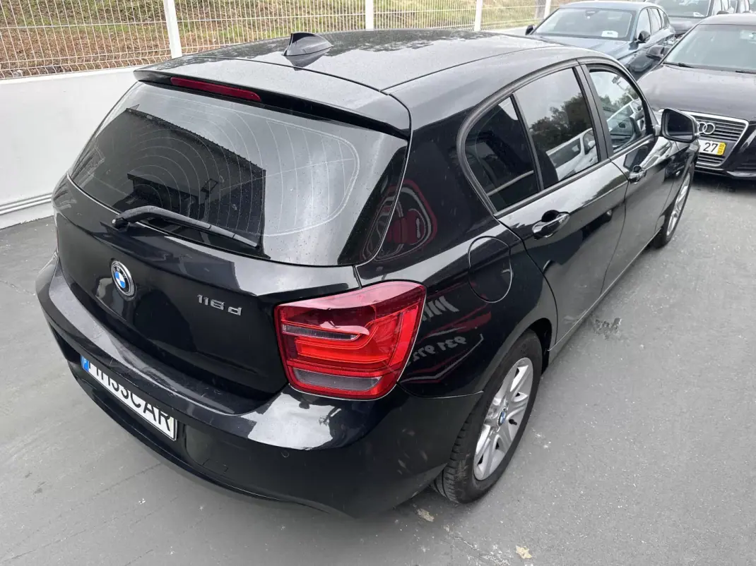 BMW 116 2013 - 10900 EUR, 220000 km - AUTO.MOTO.pt - 220000km - foto 11 de 31