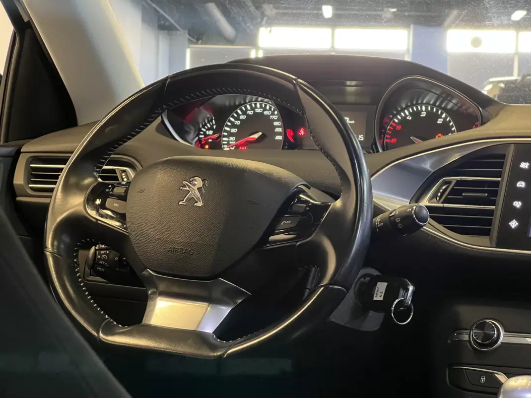 Peugeot 308 SW 2016 - 10990 EUR, 160000 km - 160000km - foto 17 de 42