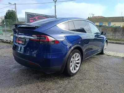 Tesla Model X 2020 - 45500 EUR, 85990 km - AUTO.MOTO.pt - 85990km - foto 11 de 38