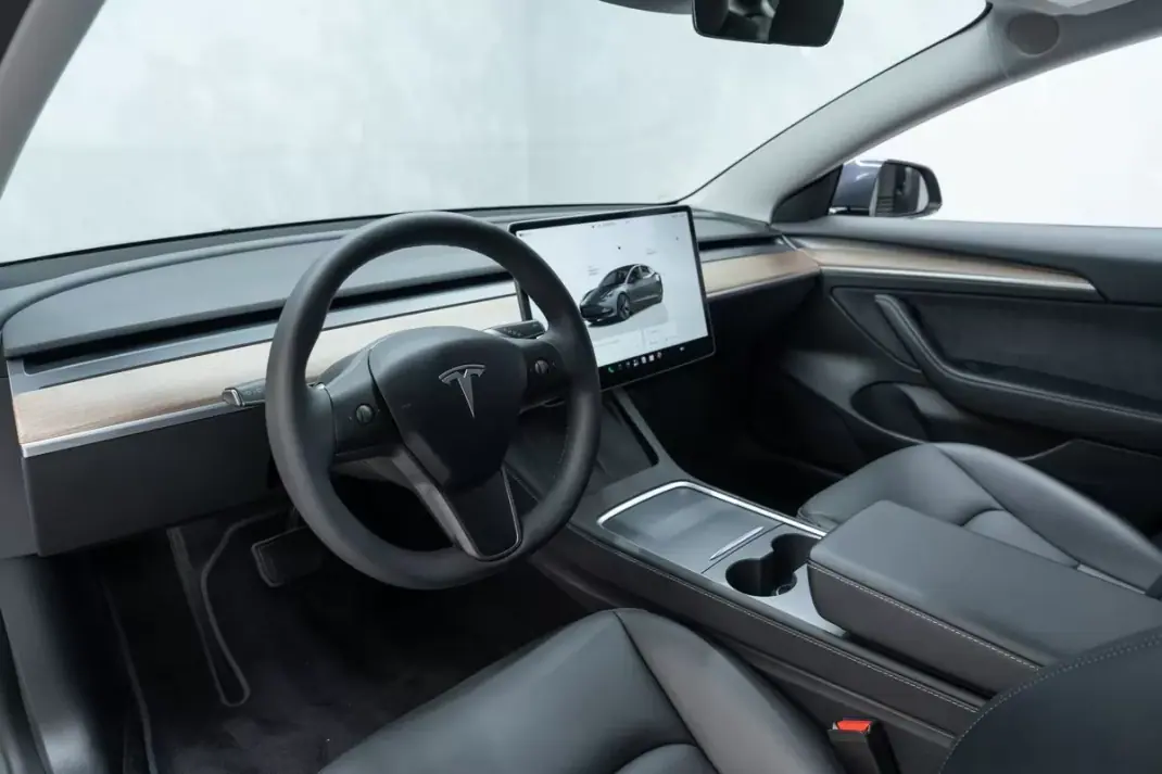 Tesla Model 3 2023 - 31950 EUR, 88000 km - 88000km - foto 16 de 48