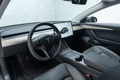 Tesla Model 3 2023 - 31950 EUR, 88000 km - 88000km - foto 16 de 48