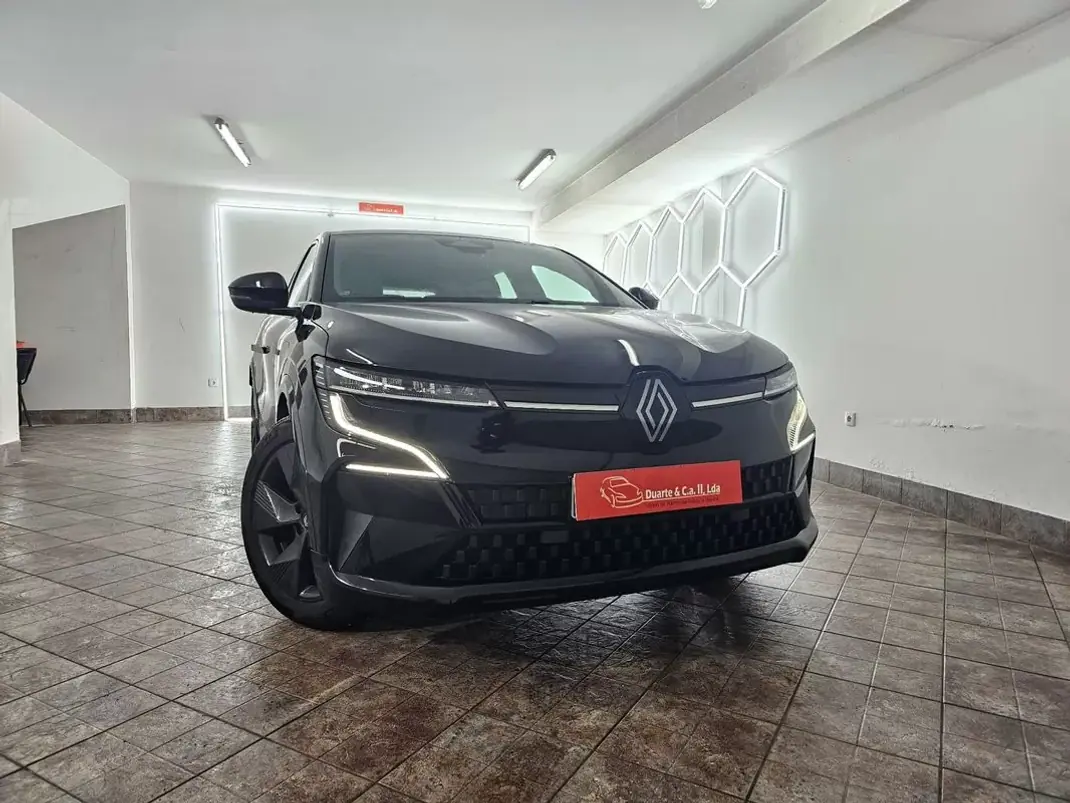 Renault Mégane E-Tech 2024 - 26650 EUR, 106 km - AUTO.MOTO.pt - 106km - foto 2 de 16