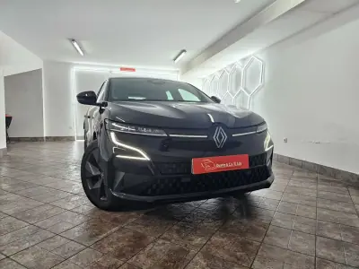 Renault Mégane E-Tech 2024 - 26650 EUR, 106 km - AUTO.MOTO.pt - 106km - foto 2 de 16