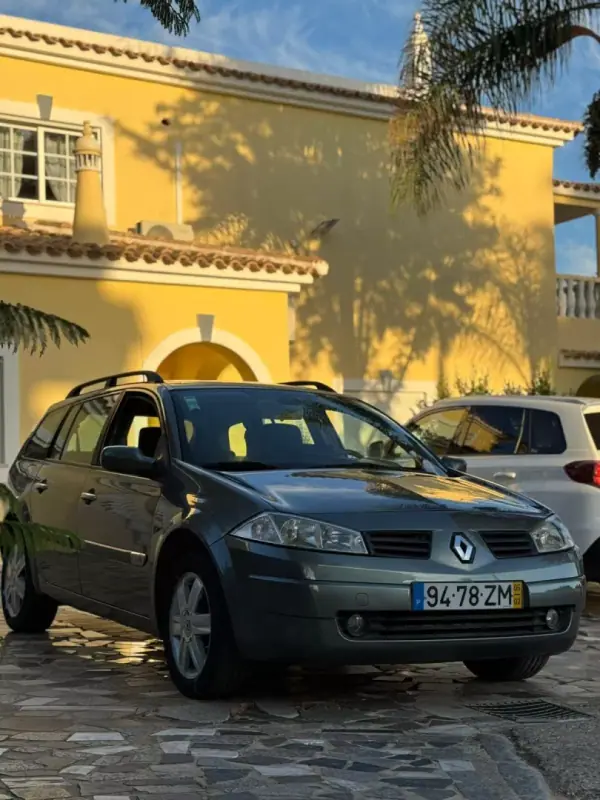 Renault Mégane 2005 - 5500 EUR, 205713 km - AUTO.MOTO.pt - 205713km - foto 2 de 9
