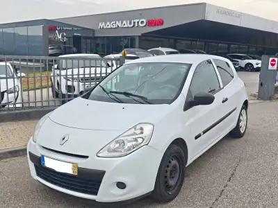 Renault Clio 2010 - 4000 EUR, 252000 km - AUTO.MOTO.pt - 252000km - foto 3 de 14