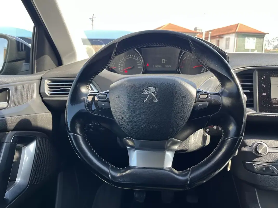 Peugeot 308 SW 2018 - 9950 EUR, 219000 km - AUTO.MOTO.pt - 219000km - foto 14 de 40