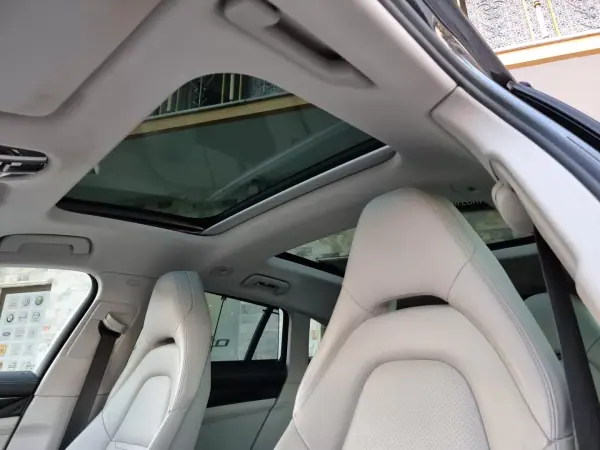 Porsche Panamera Sport Turismo 2018 - 84990 EUR, 147000 km - AUTO.MOTO.pt - 147000km - foto 21 de 50