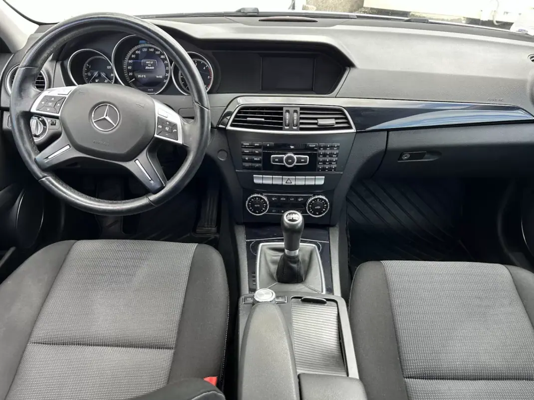 Mercedes-Benz C 180 2014 - 14500 EUR, 206850 km - AUTO.MOTO.pt - 206850km - foto 7 de 13