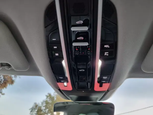 Porsche Panamera Sport Turismo 2018 - 84990 EUR, 147000 km - AUTO.MOTO.pt - 147000km - foto 48 de 50