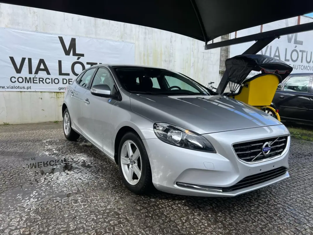 Volvo V40 2015 - 11900 EUR, 174000 km - AUTO.MOTO.pt - 174000km - foto 3 de 6