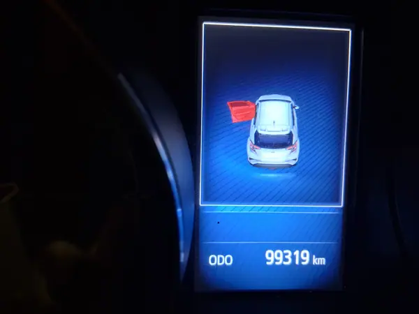 Toyota C-HR 2018 - 20500 EUR, 99500 km - AUTO.MOTO.pt - 99500km - foto 5 de 6