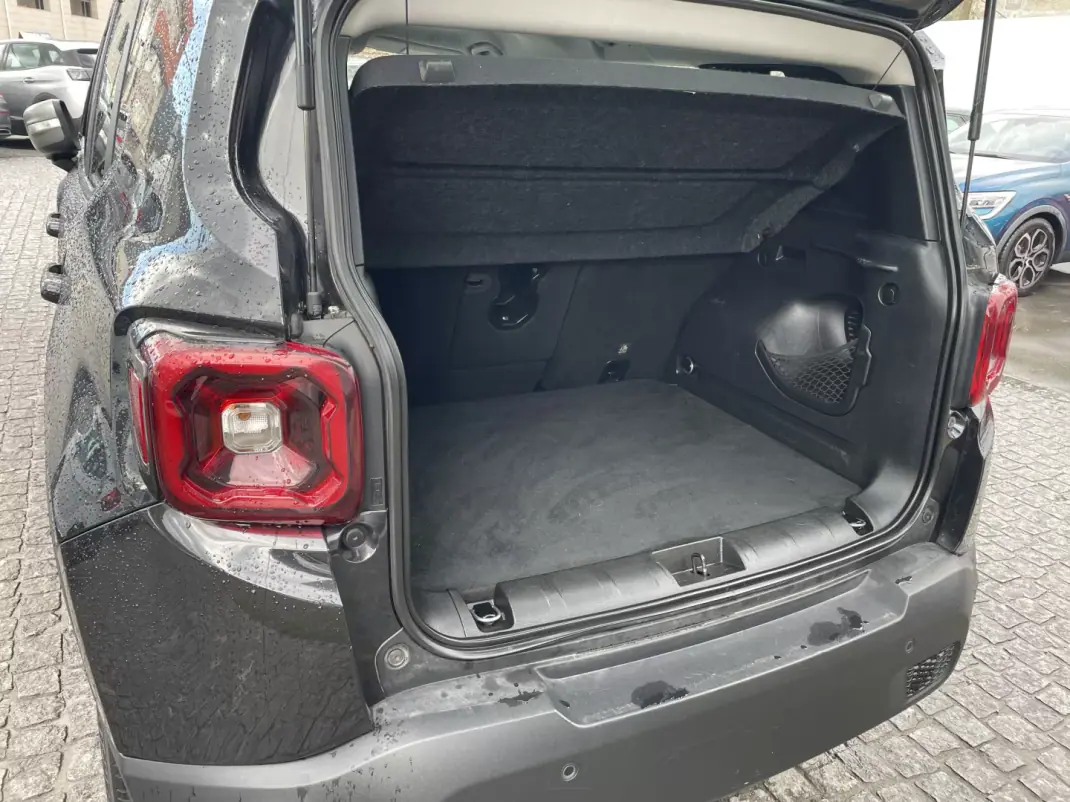 Jeep Renegade 2019 - 15500 EUR, 106977 km - AUTO.MOTO.pt - 106977km - foto 17 de 39