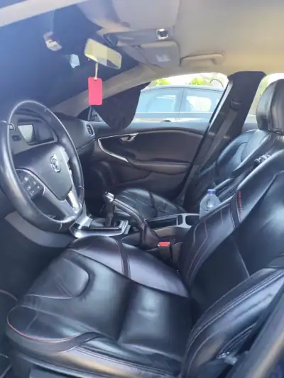 Volvo V40 2015 - 13999 EUR, 116000 km - AUTO.MOTO.pt - 116000km - foto 5 de 13