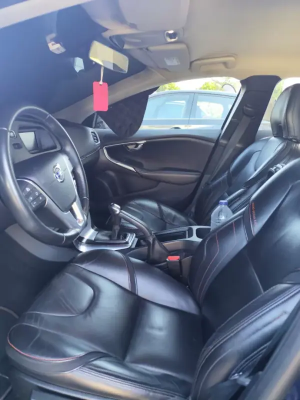 Volvo V40 2015 - 13999 EUR, 116000 km - AUTO.MOTO.pt - 116000km - foto 5 de 13