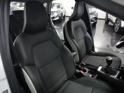 Renault Captur 2020 - 16500 EUR, 76000 km - AUTO.MOTO.pt - 76000km - foto 21 de 23