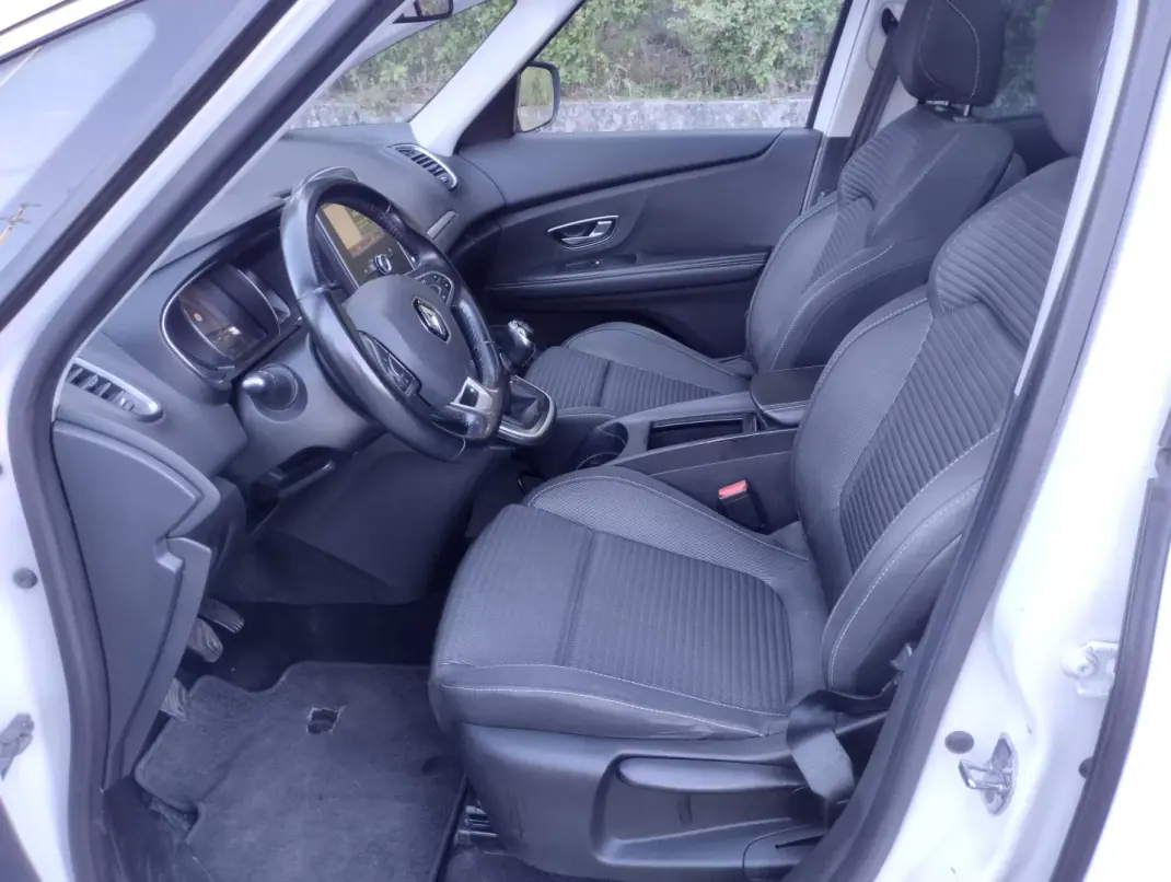 Renault Grand Scénic 2017 - 13750 EUR, 200000 km - 200000km - foto 18 de 27