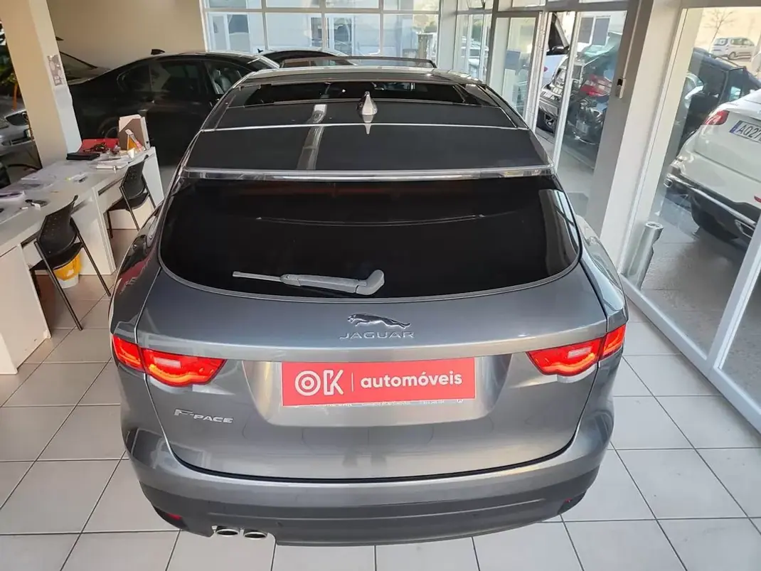Jaguar F-Pace 2017 - 22500 EUR, 147000 km - AUTO.MOTO.pt - 147000km - foto 10 de 40