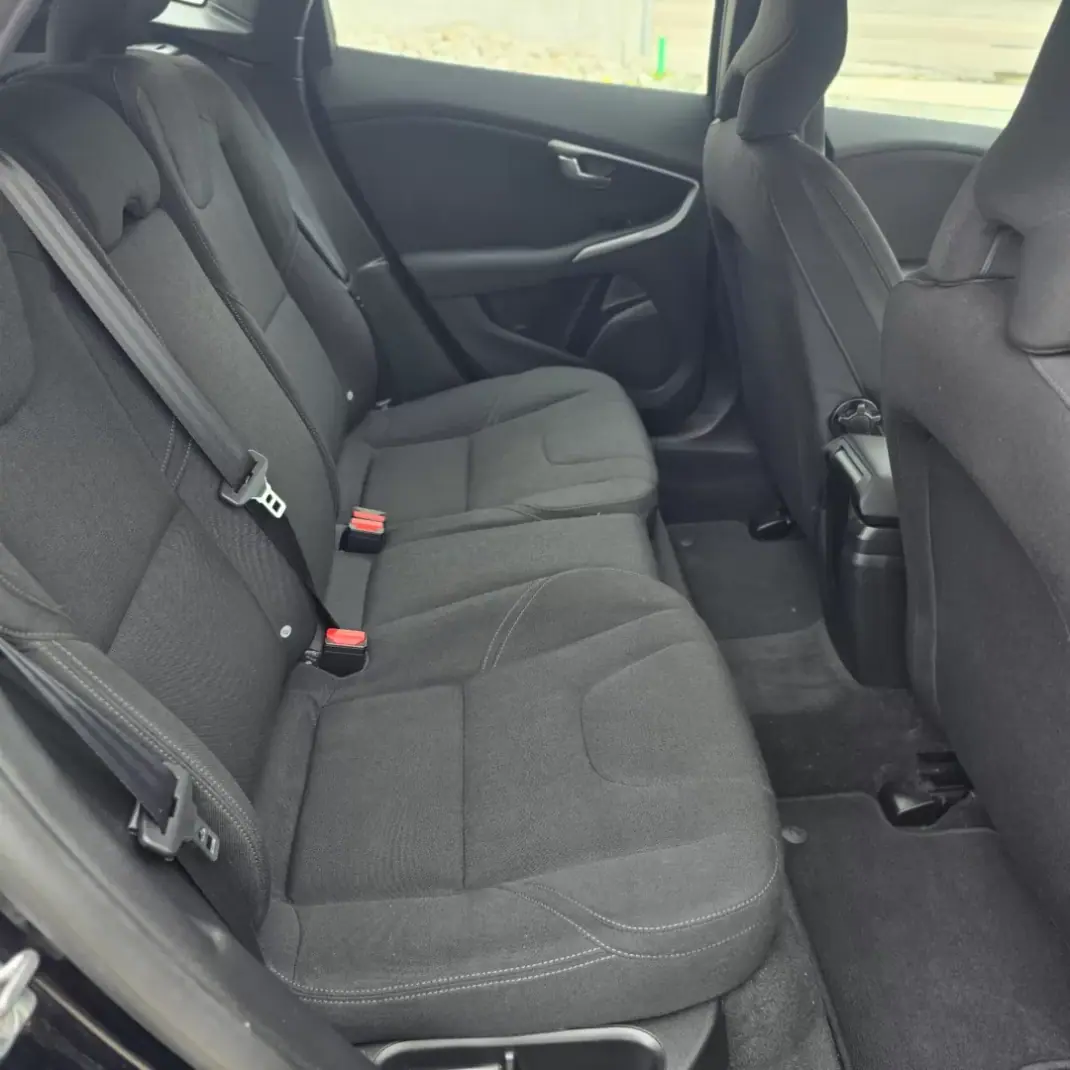 Volvo V40 2016 - 14500 EUR, 118000 km - AUTO.MOTO.pt - 118000km - foto 15 de 18