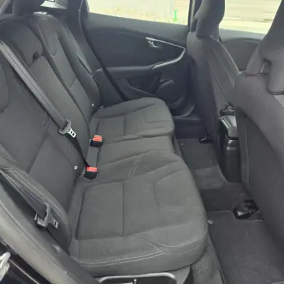 Volvo V40 2016 - 14500 EUR, 118000 km - AUTO.MOTO.pt - 118000km - foto 15 de 18