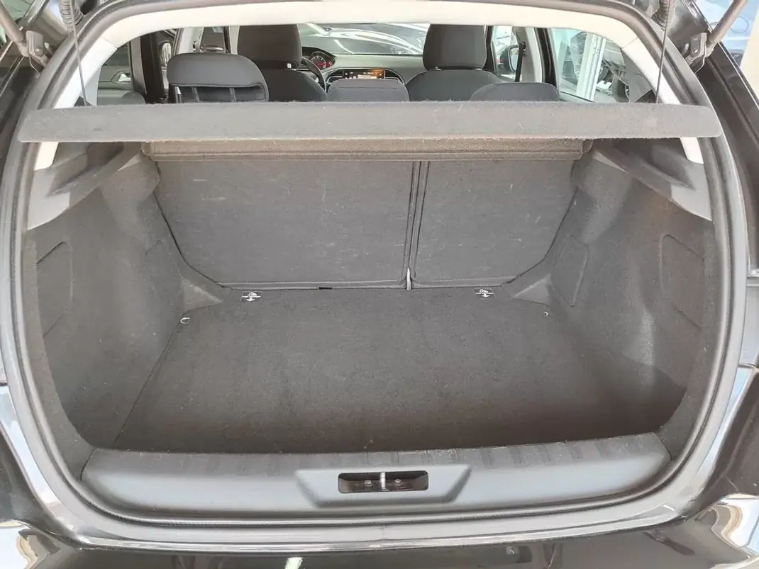 Peugeot 308 2014 - 9450 EUR, 199000 km - AUTO.MOTO.pt - 199000km - foto 16 de 32