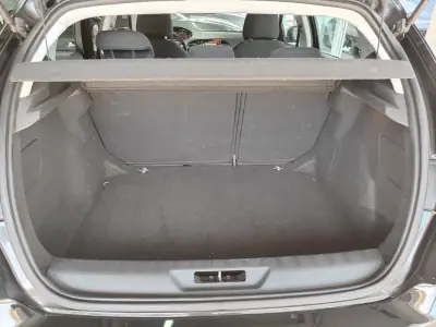 Peugeot 308 2014 - 9450 EUR, 199000 km - AUTO.MOTO.pt - 199000km - foto 16 de 32
