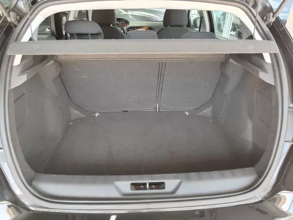 Peugeot 308 2014 - 9450 EUR, 199000 km - AUTO.MOTO.pt - 199000km - foto 16 de 32
