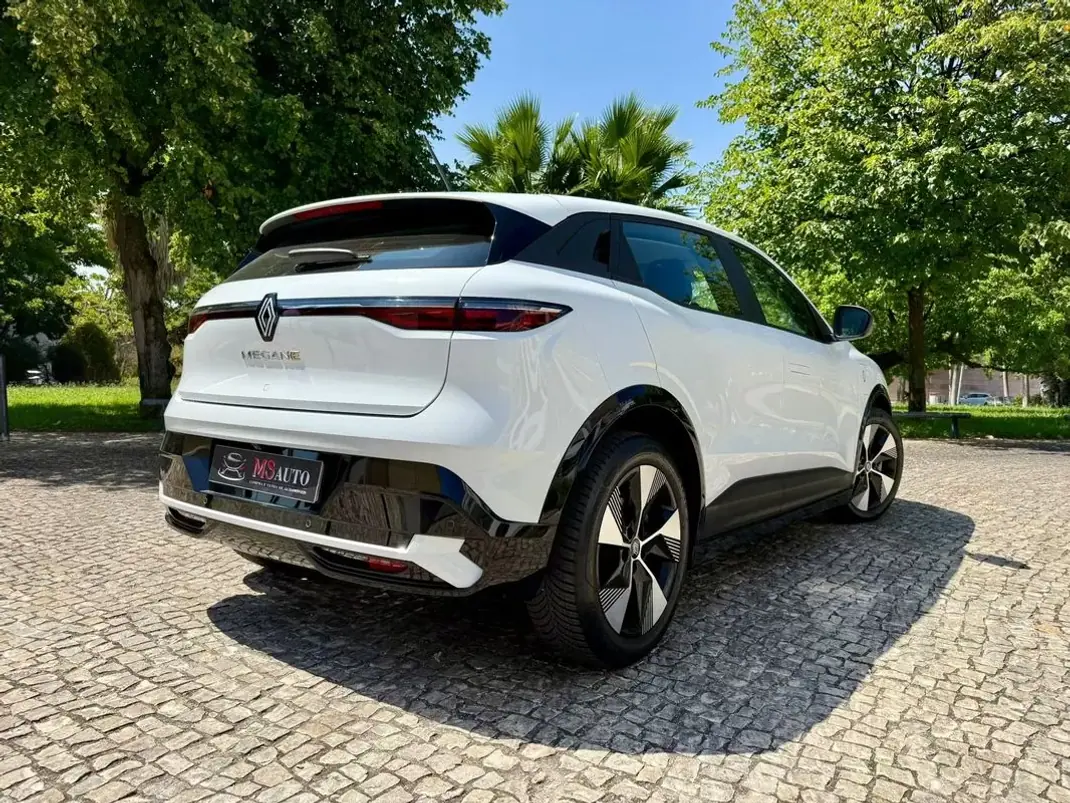 Renault Mégane E-Tech 2023 - 21990 EUR, 43500 km - AUTO.MOTO.pt - 43500km - foto 4 de 38