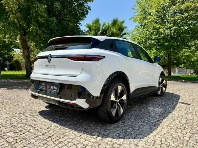 Renault Mégane E-Tech 2023 - 21990 EUR, 43500 km - AUTO.MOTO.pt - 43500km - foto 4 de 38